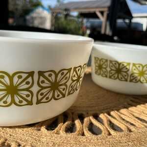 Vintage Pyrex verde square beautiful condition, no lids